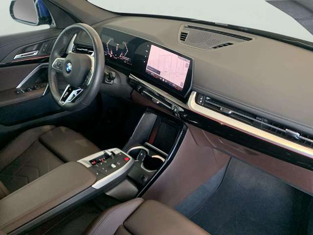 BMW X1 sDrive20d color Azul. Año 2025. 120KW(163CV). Diésel. En concesionario Unicars Ponent de Lleida