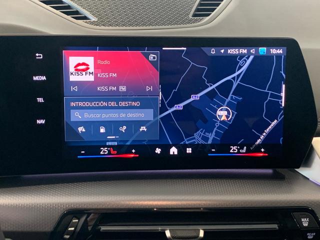 BMW X1 sDrive18d color Blanco. Año 2025. 110KW(150CV). Diésel. En concesionario Unicars Ponent de Lleida