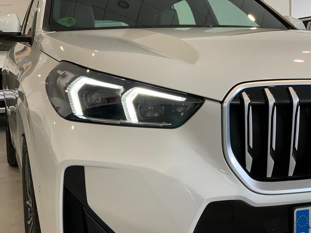 BMW X1 sDrive18d color Blanco. Año 2025. 110KW(150CV). Diésel. En concesionario Unicars Ponent de Lleida