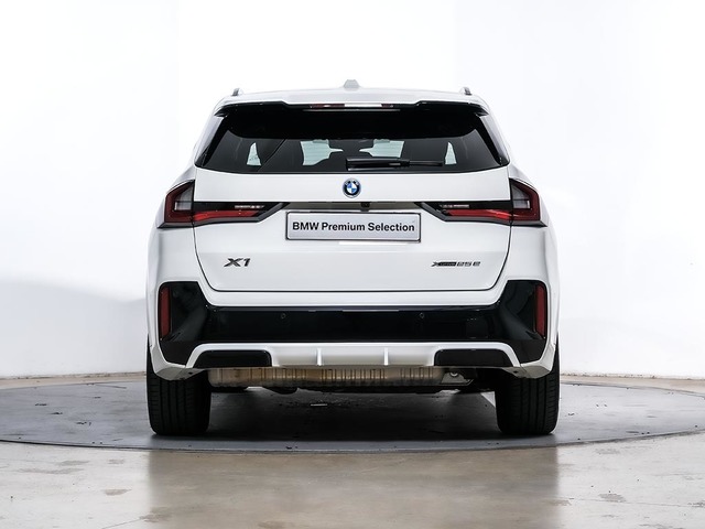 BMW X1 xDrive25e color Blanco. Año 2025. 180KW(245CV). Híbrido Electro/Gasolina. En concesionario Oliva Motor Tarragona de Tarragona