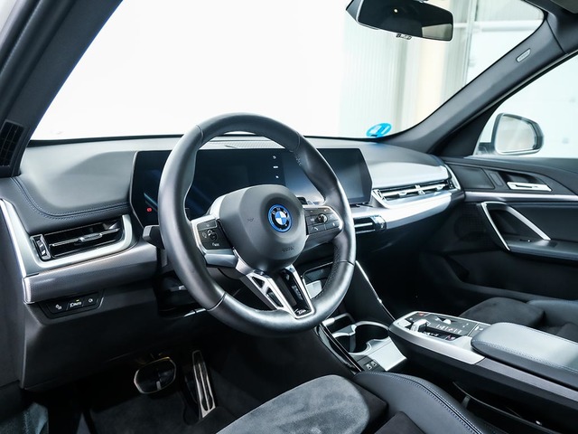 BMW X1 xDrive25e color Blanco. Año 2025. 180KW(245CV). Híbrido Electro/Gasolina. En concesionario Oliva Motor Tarragona de Tarragona