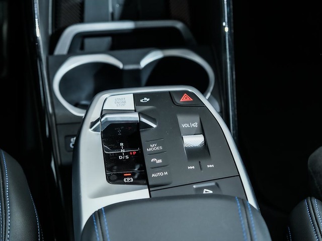 BMW X1 xDrive25e color Blanco. Año 2025. 180KW(245CV). Híbrido Electro/Gasolina. En concesionario Oliva Motor Tarragona de Tarragona