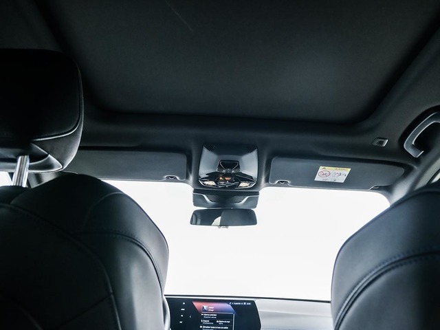 BMW X1 xDrive25e color Blanco. Año 2025. 180KW(245CV). Híbrido Electro/Gasolina. En concesionario Oliva Motor Tarragona de Tarragona