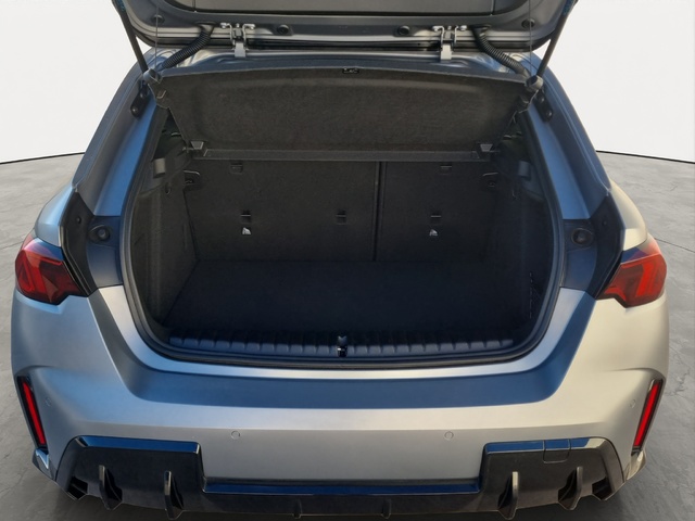 BMW Serie 1 118d color Gris. Año 2025. 110KW(150CV). Diésel. En concesionario SAN JUAN Automoviles Fersan S.A. de Alicante