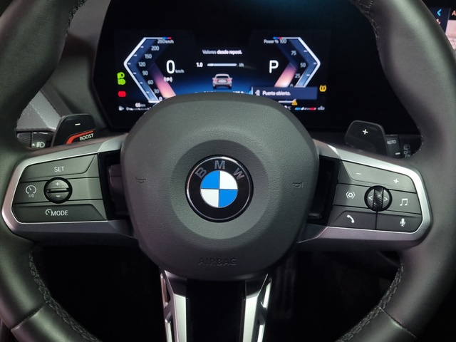 BMW Serie 1 118d color Gris. Año 2025. 110KW(150CV). Diésel. En concesionario SAN JUAN Automoviles Fersan S.A. de Alicante