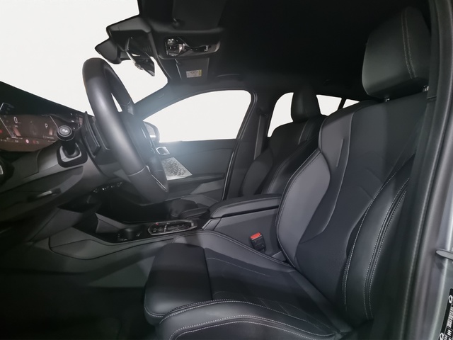 BMW Serie 1 118d color Gris. Año 2025. 110KW(150CV). Diésel. En concesionario SAN JUAN Automoviles Fersan S.A. de Alicante