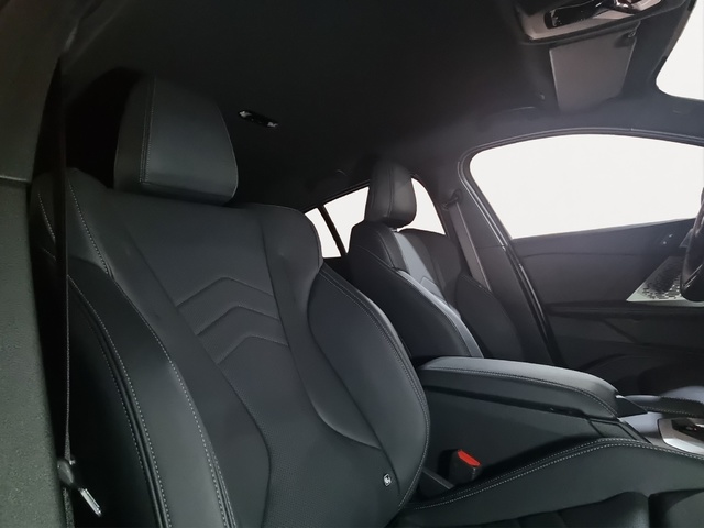 BMW Serie 1 118d color Gris. Año 2025. 110KW(150CV). Diésel. En concesionario SAN JUAN Automoviles Fersan S.A. de Alicante