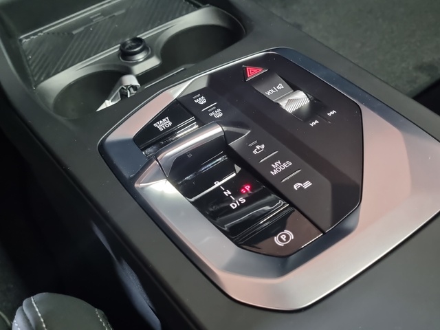 BMW Serie 1 118d color Gris. Año 2025. 110KW(150CV). Diésel. En concesionario SAN JUAN Automoviles Fersan S.A. de Alicante