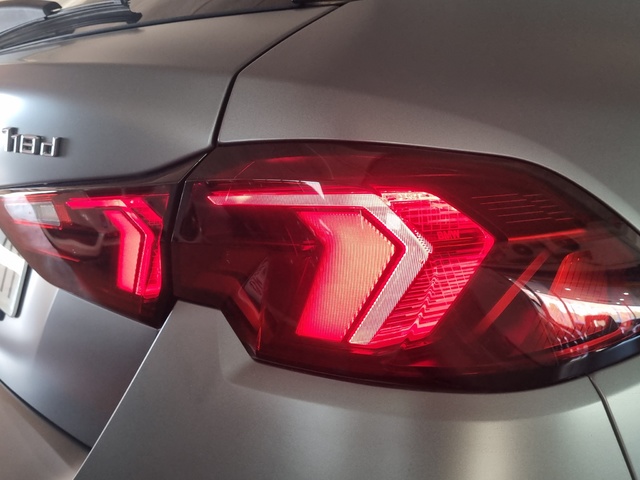 BMW Serie 1 118d color Gris. Año 2025. 110KW(150CV). Diésel. En concesionario SAN JUAN Automoviles Fersan S.A. de Alicante