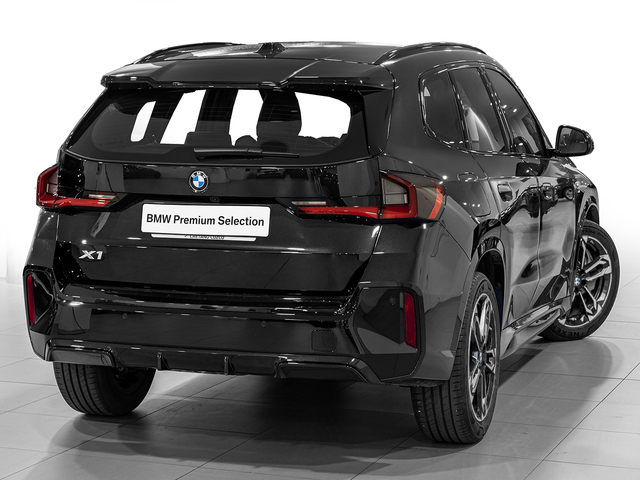 BMW X1 sDrive20i color Negro. Año 2025. 125KW(170CV). Gasolina. En concesionario Caetano Cuzco, Alcalá de Madrid