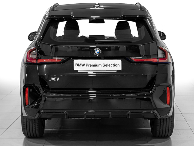 BMW X1 sDrive20i color Negro. Año 2025. 125KW(170CV). Gasolina. En concesionario Caetano Cuzco, Alcalá de Madrid