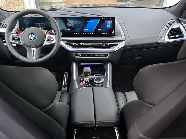 BMW XM 50e color Negro. Año 2025. 350KW(476CV). Híbrido Electro/Gasolina. En concesionario Grünblau Motor (Bmw y Mini) de Cantabria