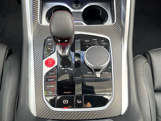 BMW XM 50e color Negro. Año 2025. 350KW(476CV). Híbrido Electro/Gasolina. En concesionario Grünblau Motor (Bmw y Mini) de Cantabria