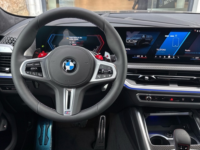 BMW XM 50e color Negro. Año 2025. 350KW(476CV). Híbrido Electro/Gasolina. En concesionario Grünblau Motor (Bmw y Mini) de Cantabria