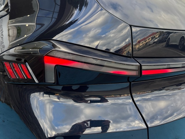 BMW XM 50e color Negro. Año 2025. 350KW(476CV). Híbrido Electro/Gasolina. En concesionario Grünblau Motor (Bmw y Mini) de Cantabria