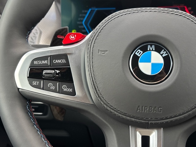 BMW XM 50e color Negro. Año 2025. 350KW(476CV). Híbrido Electro/Gasolina. En concesionario Grünblau Motor (Bmw y Mini) de Cantabria