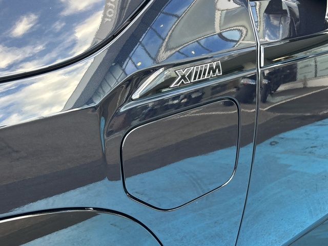 BMW XM 50e color Negro. Año 2025. 350KW(476CV). Híbrido Electro/Gasolina. En concesionario Grünblau Motor (Bmw y Mini) de Cantabria