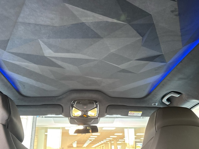 BMW XM 50e color Negro. Año 2025. 350KW(476CV). Híbrido Electro/Gasolina. En concesionario Grünblau Motor (Bmw y Mini) de Cantabria