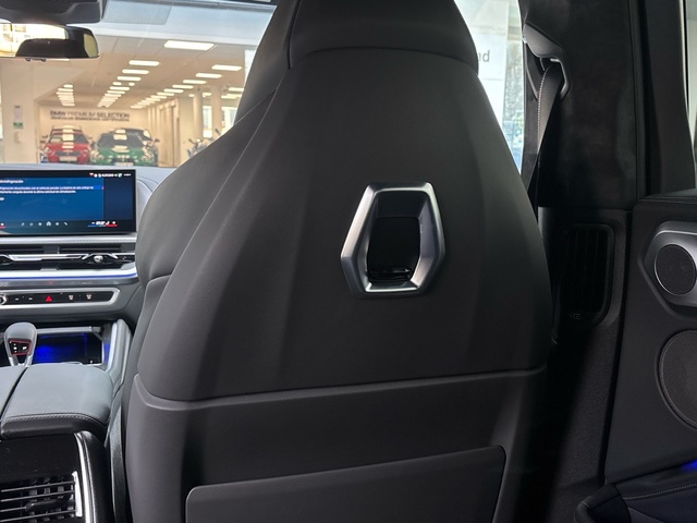 BMW XM 50e color Negro. Año 2025. 350KW(476CV). Híbrido Electro/Gasolina. En concesionario Grünblau Motor (Bmw y Mini) de Cantabria