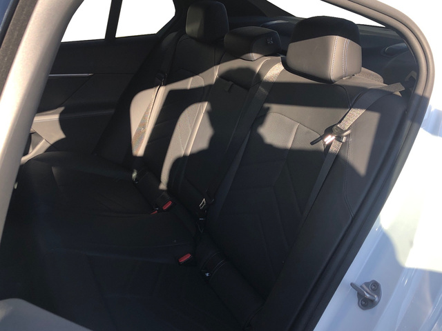 BMW Serie 5 520d color Blanco. Año 2025. 145KW(197CV). Diésel. En concesionario Vehinter Getafe de Madrid