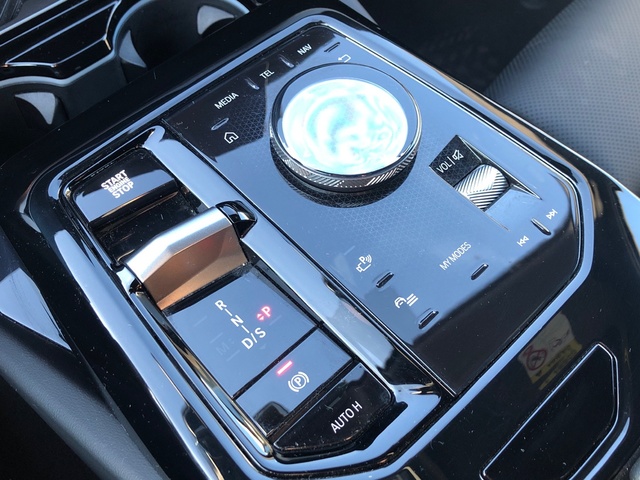 BMW Serie 5 520d color Blanco. Año 2025. 145KW(197CV). Diésel. En concesionario Vehinter Getafe de Madrid