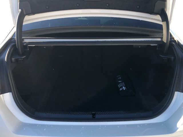 BMW Serie 5 520d color Blanco. Año 2025. 145KW(197CV). Diésel. En concesionario Vehinter Getafe de Madrid