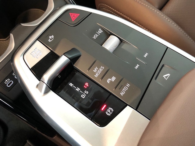 BMW X2 sDrive18d color Verde. Año 2025. 110KW(150CV). Diésel. En concesionario Vehinter Alcorcón de Madrid