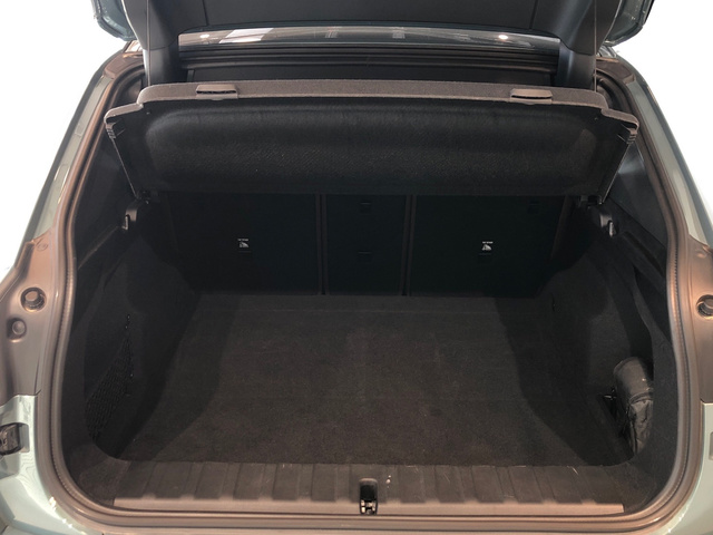 BMW X2 sDrive18d color Verde. Año 2025. 110KW(150CV). Diésel. En concesionario Vehinter Alcorcón de Madrid