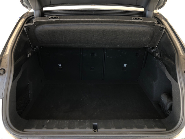 BMW X2 sDrive18d color Gris. Año 2025. 110KW(150CV). Diésel. En concesionario Vehinter Getafe de Madrid