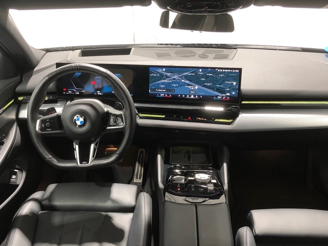 BMW Serie 5 520d Touring color Gris. Año 2025. 145KW(197CV). Diésel. En concesionario Auto Premier, S.A. - MADRID de Madrid