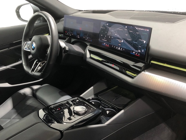 BMW Serie 5 520d Touring color Gris. Año 2025. 145KW(197CV). Diésel. En concesionario Auto Premier, S.A. - MADRID de Madrid