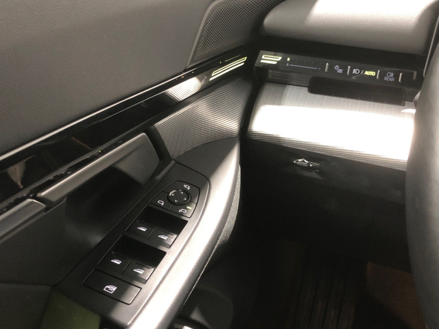 BMW Serie 5 520d Touring color Gris. Año 2025. 145KW(197CV). Diésel. En concesionario Auto Premier, S.A. - MADRID de Madrid