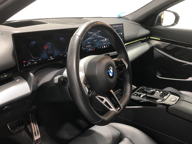 BMW Serie 5 520d Touring color Gris. Año 2025. 145KW(197CV). Diésel. En concesionario Auto Premier, S.A. - MADRID de Madrid