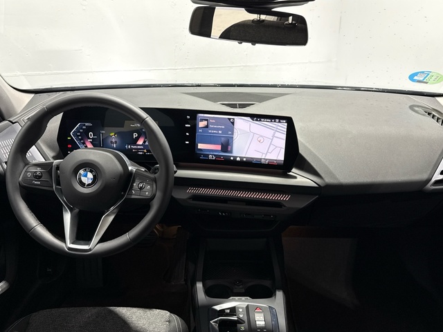 BMW Serie 1 120d color Gris. Año 2025. 120KW(163CV). Diésel. En concesionario Auto Premier, S.A. - MADRID de Madrid