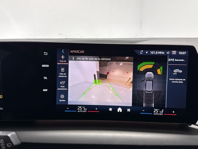 BMW Serie 1 120d color Gris. Año 2025. 120KW(163CV). Diésel. En concesionario Auto Premier, S.A. - MADRID de Madrid