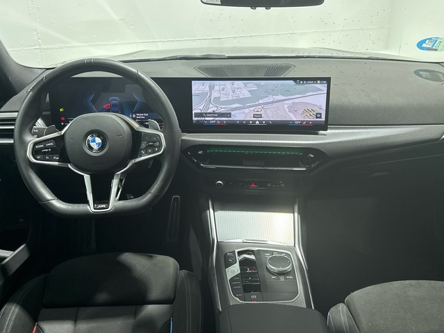 BMW Serie 3 318d color Negro. Año 2025. 110KW(150CV). Diésel. En concesionario Auto Premier, S.A. - ALCALÁ DE HENARES de Madrid