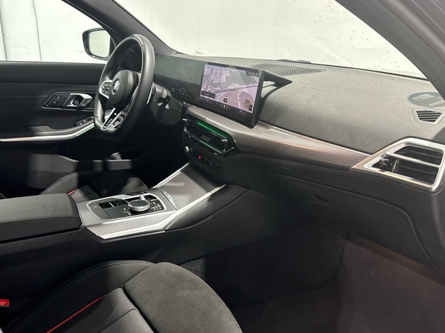 BMW Serie 3 318d color Negro. Año 2025. 110KW(150CV). Diésel. En concesionario Auto Premier, S.A. - ALCALÁ DE HENARES de Madrid