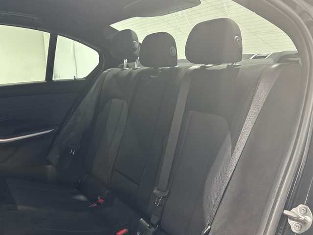 BMW Serie 3 318d color Negro. Año 2025. 110KW(150CV). Diésel. En concesionario Auto Premier, S.A. - ALCALÁ DE HENARES de Madrid