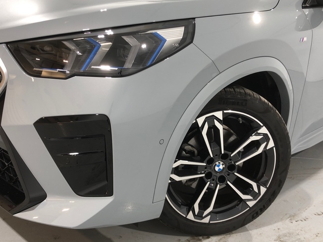 BMW X2 sDrive18d color Gris. Año 2025. 110KW(150CV). Diésel. En concesionario Auto Premier, S.A. - MADRID de Madrid