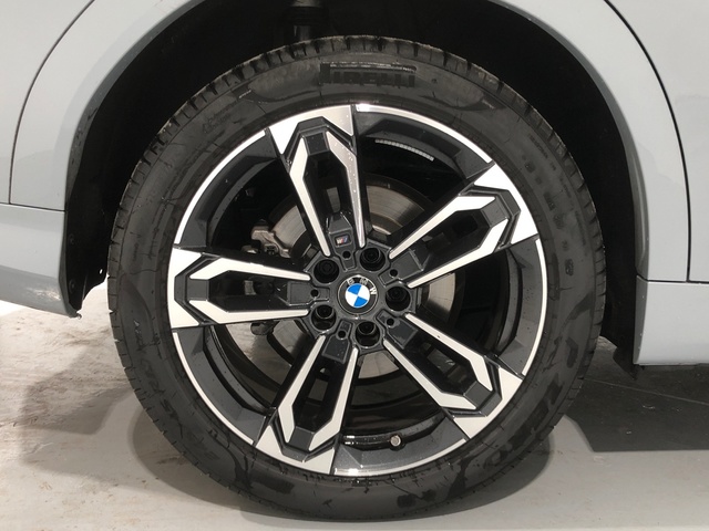 BMW X2 sDrive18d color Gris. Año 2025. 110KW(150CV). Diésel. En concesionario Auto Premier, S.A. - MADRID de Madrid