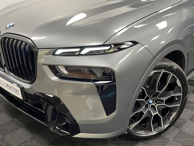 BMW X7 xDrive40d color Gris. Año 2025. 259KW(352CV). Diésel. En concesionario Maberauto de Castellón