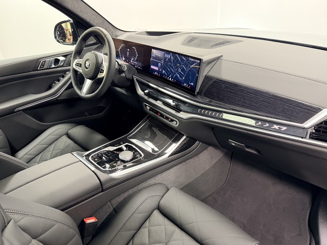 BMW X7 xDrive40d color Gris. Año 2025. 259KW(352CV). Diésel. En concesionario Maberauto de Castellón