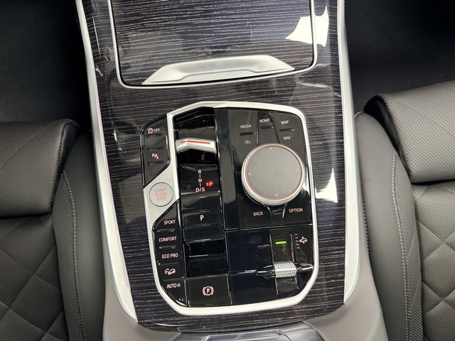 BMW X7 xDrive40d color Gris. Año 2025. 259KW(352CV). Diésel. En concesionario Maberauto de Castellón