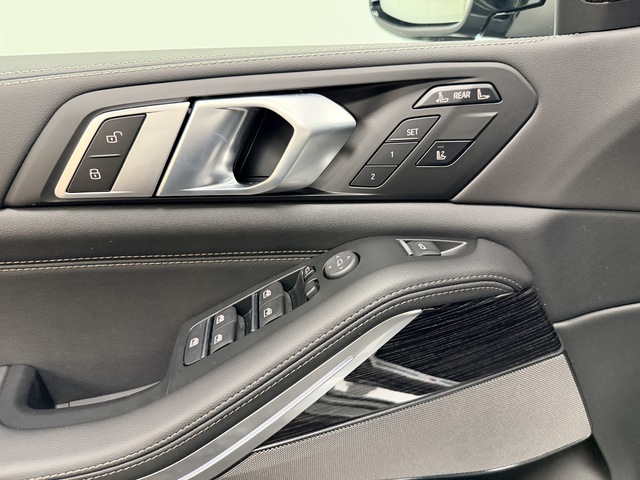 BMW X7 xDrive40d color Gris. Año 2025. 259KW(352CV). Diésel. En concesionario Maberauto de Castellón