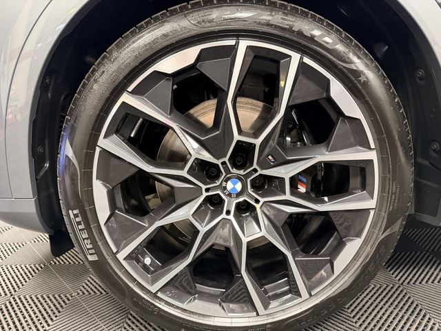 BMW X7 xDrive40d color Gris. Año 2025. 259KW(352CV). Diésel. En concesionario Maberauto de Castellón