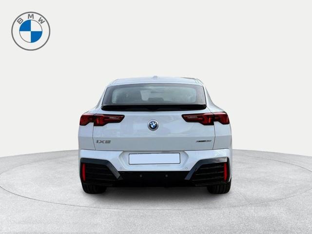 BMW iX2 xDrive30 color Blanco. Año 2025. 230KW(313CV). Eléctrico. En concesionario Ilbira Motor | Granada de Granada