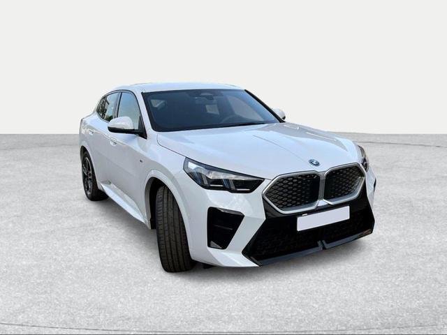 BMW iX2 xDrive30 color Blanco. Año 2025. 230KW(313CV). Eléctrico. En concesionario Ilbira Motor | Granada de Granada