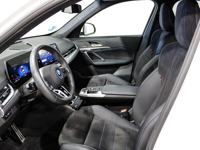 BMW X1 xDrive25e color Blanco. Año 2025. 180KW(245CV). Híbrido Electro/Gasolina. En concesionario Barcelona Premium -- GRAN VIA de Barcelona