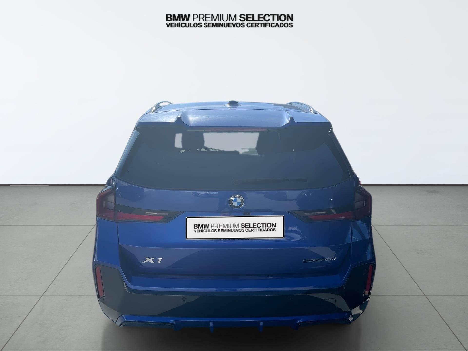 BMW X1 sDrive20d color Azul. Año 2025. 120KW(163CV). Diésel. En concesionario Automotor Premium Velázquez - Málaga de Málaga