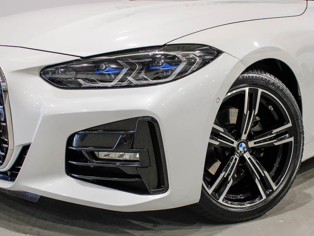 BMW Serie 4 420i Cabrio color Blanco. Año 2022. 135KW(184CV). Gasolina. En concesionario Barcelona Premium -- GRAN VIA de Barcelona